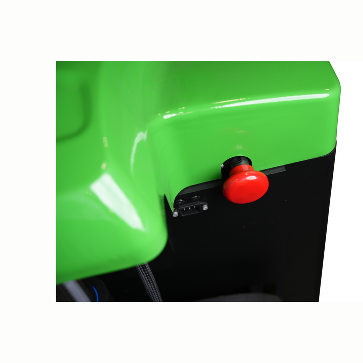 Tight turning radius electric pallet truck