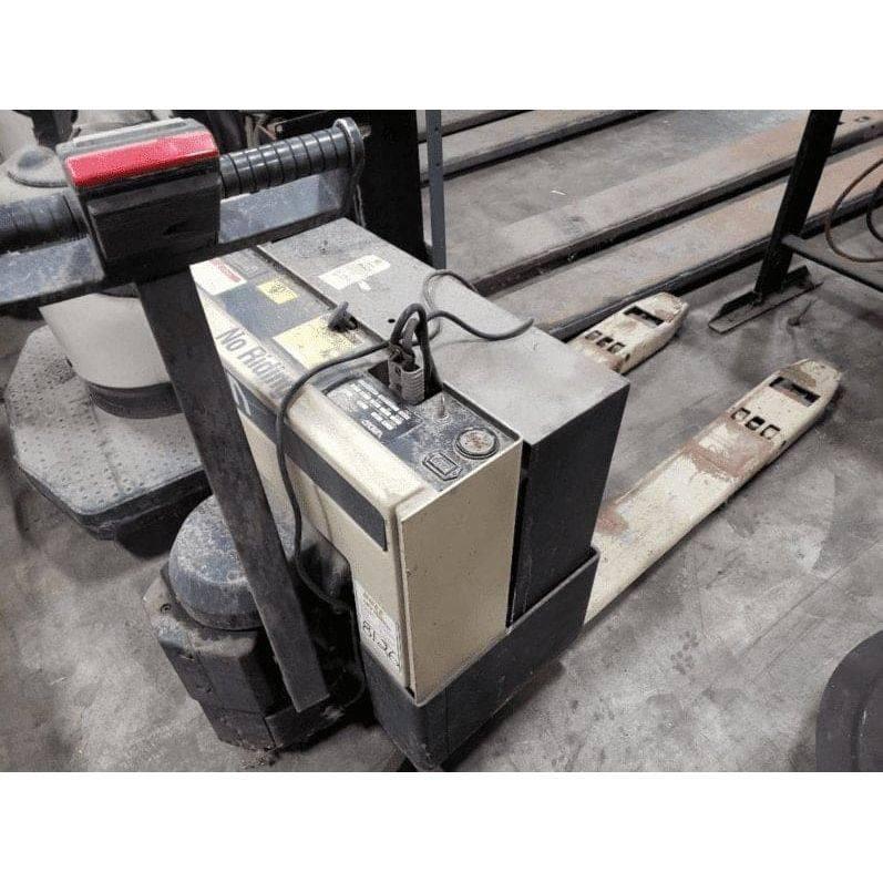 Crown 4000 lb Pallet Truck - SumachayElectric Pallet TruckCrown